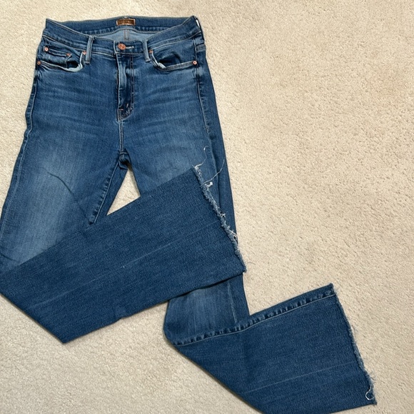 MOTHER Weekender Fray flare jeans - Picture 2 of 7